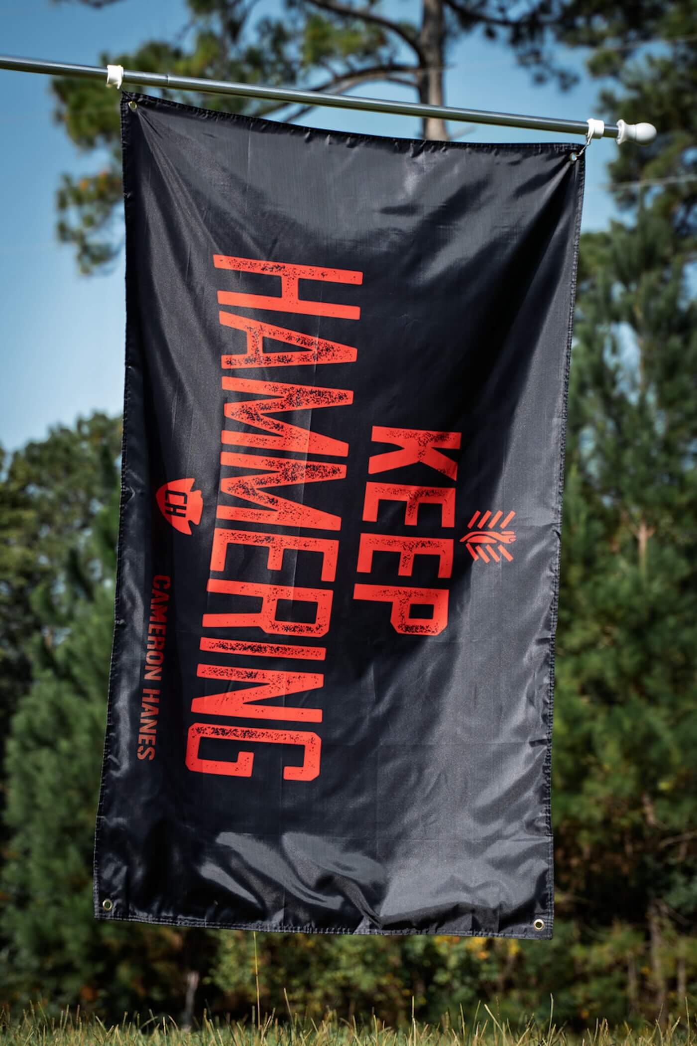 KEEP HAMMERING ARROW FLAG - Image 3
